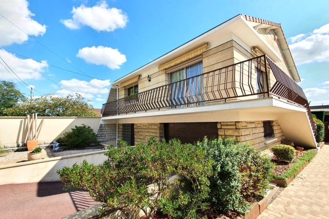 Maison à vendre 9 pièces de 207 m² à Conflans-Sainte-Honorine