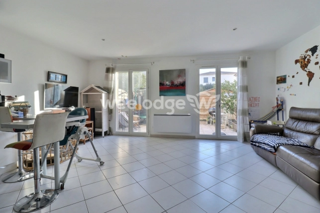Maison à vendre 4 pièces de 77 m² à La Fare-les-Oliviers