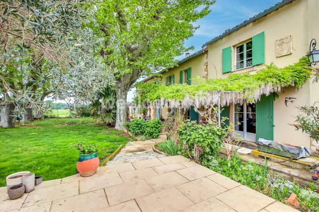 Maison à vendre 10 pièces de 558 m² à Saint-Chamas