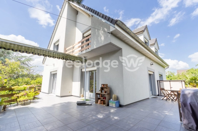 Maison à vendre 8 pièces de 216,23 m²