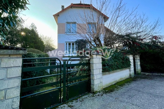 Maison à vendre 8 pièces de 139 m² à Conflans-Sainte-Honorine