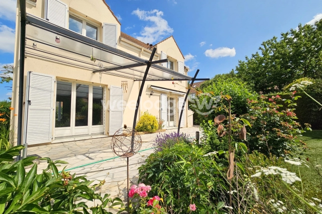 Maison à vendre 6 pièces de 141 m² à Neuville-sur-Oise