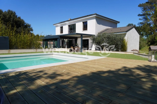 Maison à vendre 7 pièces de 175,3 m² à Miramas