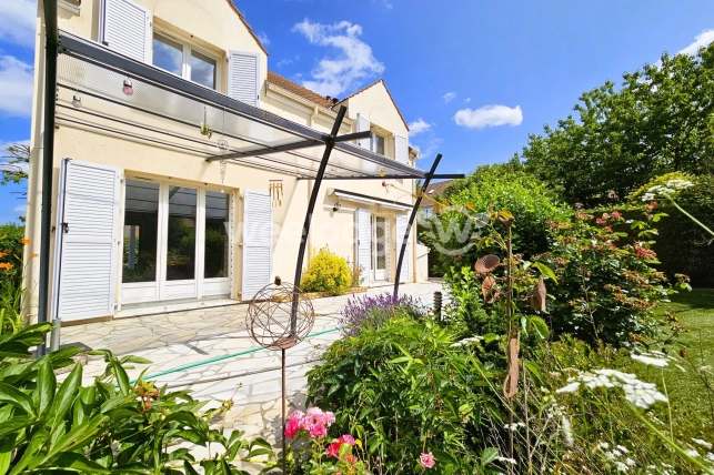 Maison à vendre 6 pièces de 141 m² à Neuville-sur-Oise