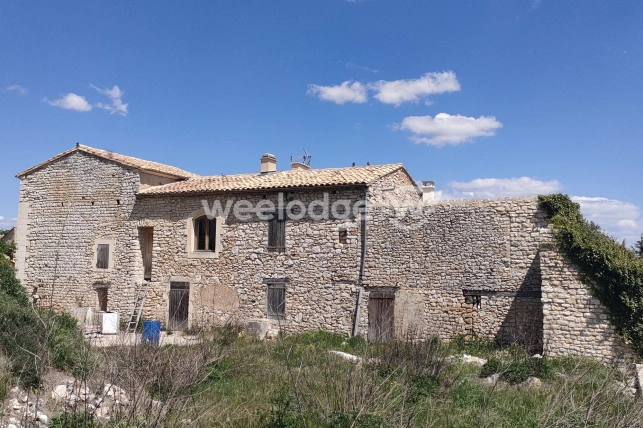 Maison à vendre 10 pièces de 260 m² à Saint-Christol