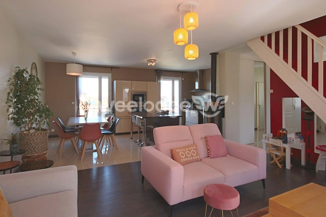 Maison à vendre 7 pièces de 145 m² à Chargé
