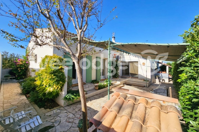 Maison à vendre 5 pièces de 127 m² à Saint-Martin-de-Crau