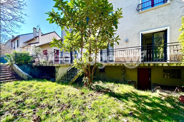Maison à vendre 5 pièces de 159,75 m² à Noisy-le-Sec