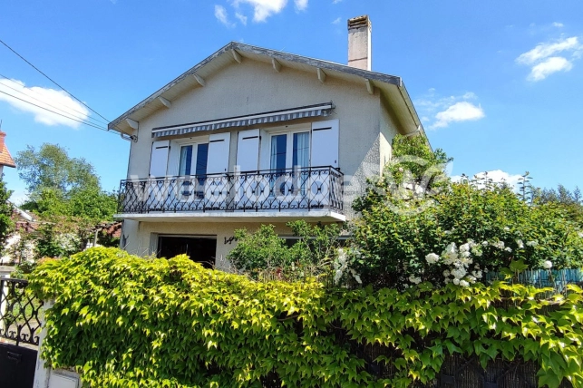 Maison à vendre 6 pièces de 153,85 m² à Angoulême