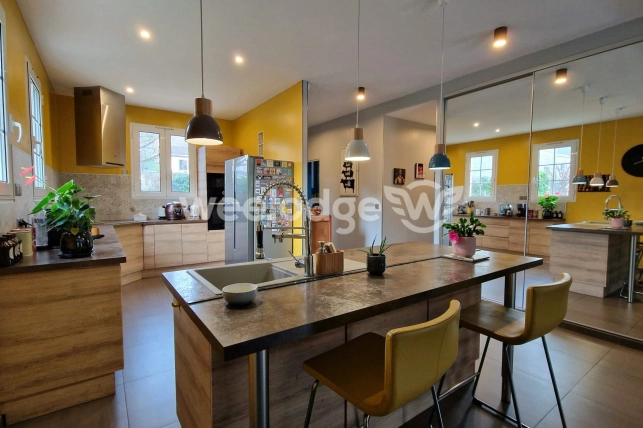 Maison à vendre 7 pièces de 166,65 m² à Jouy-le-Moutier