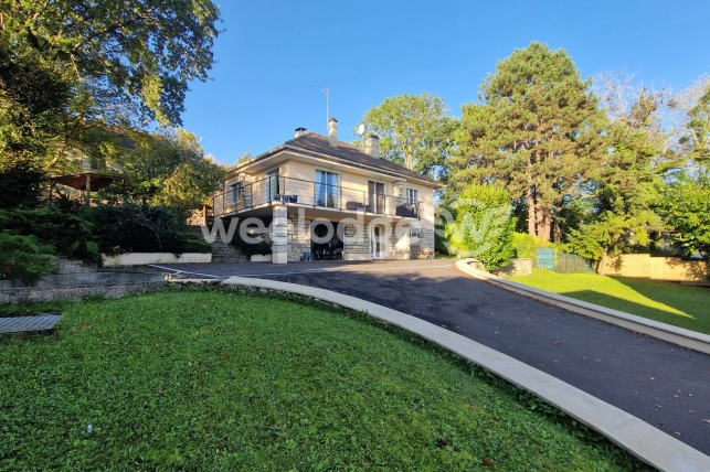 Maison à vendre 6 pièces de 133 m² à Jouy-le-Moutier