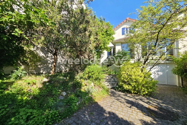 Maison à vendre 6 pièces de 106 m² à Conflans-Sainte-Honorine