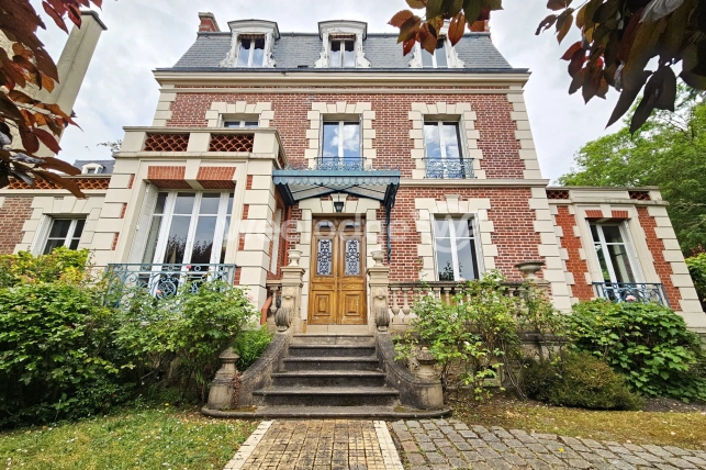 Maison à vendre 10 pièces de 250 m² à Conflans-Sainte-Honorine