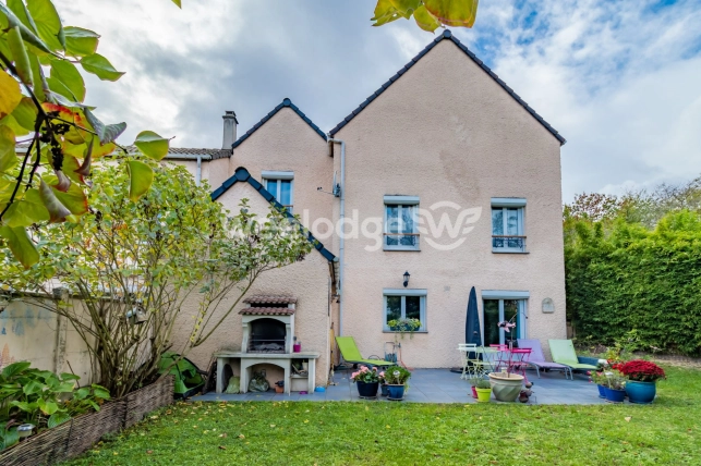 Maison à vendre 6 pièces de 127 m² à Jouy-le-Moutier