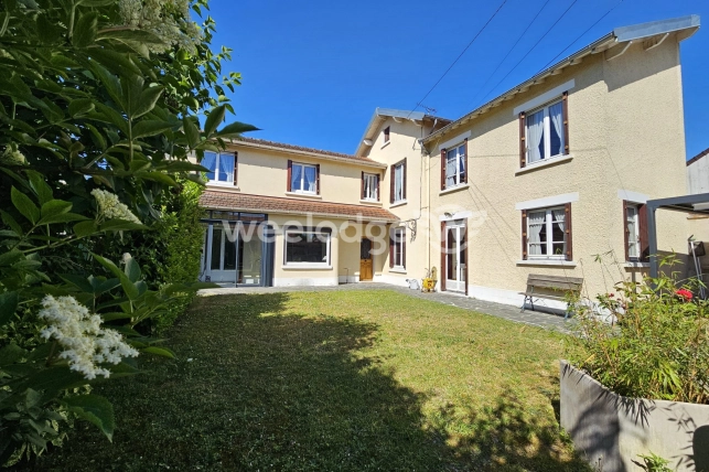 Maison à vendre 8 pièces de 149,31 m² à Conflans-Sainte-Honorine