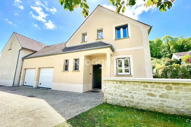 Maison à vendre 7 pièces de 166,65 m² à Jouy-le-Moutier