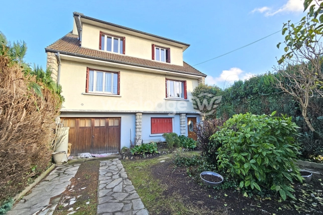 Maison à vendre 8 pièces de 143 m² à Conflans-Sainte-Honorine