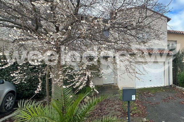 Maison vendu 5 pièces de 114,37 m² à Ayguesvives