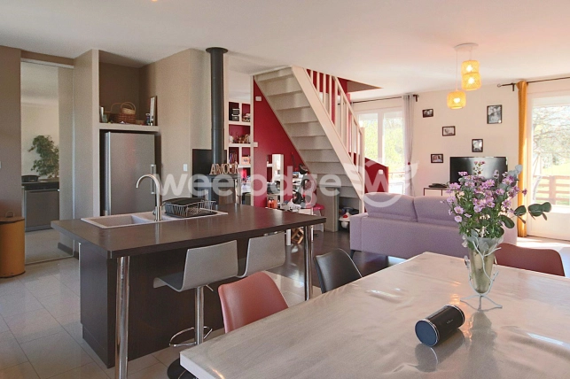 Maison à vendre 7 pièces de 145 m² à Chargé