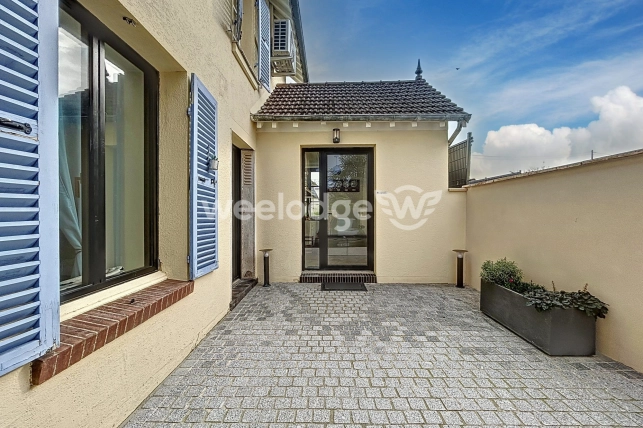 Maison à vendre 6 pièces de 169 m² à Éragny