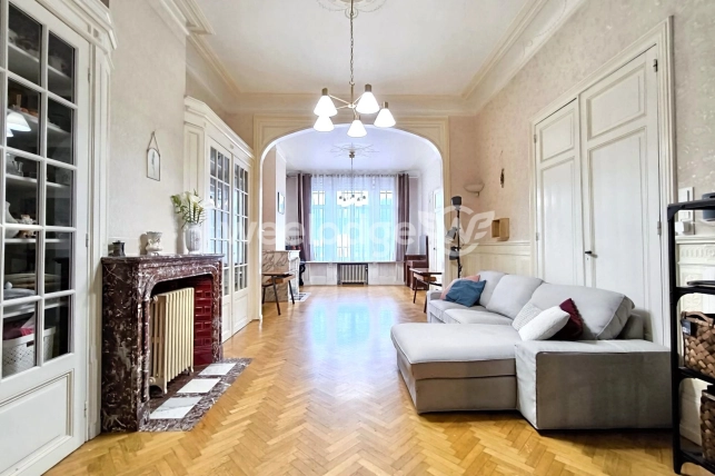 Maison à vendre 8 pièces de 286 m² à Feignies