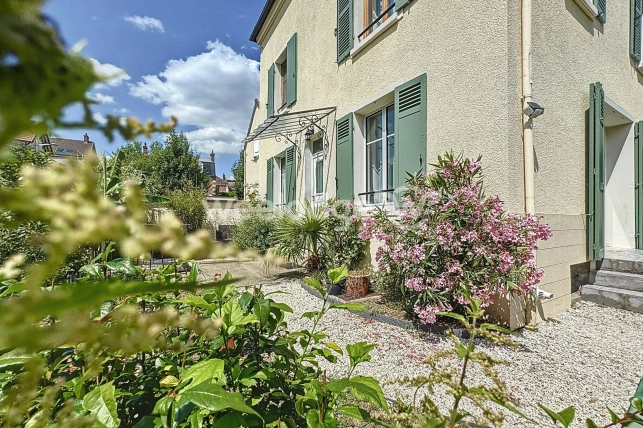 Maison à vendre 6 pièces de 101,43 m² à Chanteloup-les-Vignes