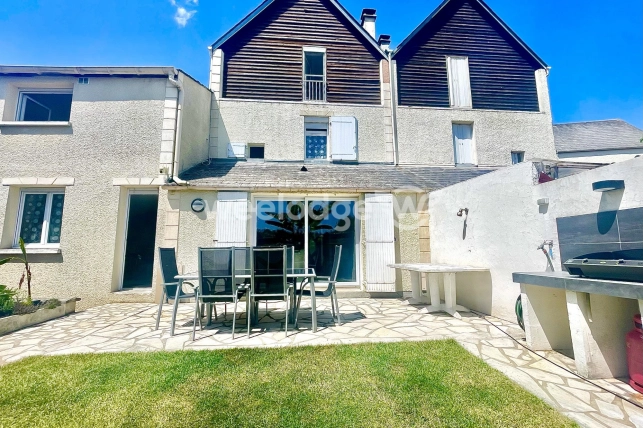 Maison à vendre 8 pièces de 163 m² à Jouy-le-Moutier