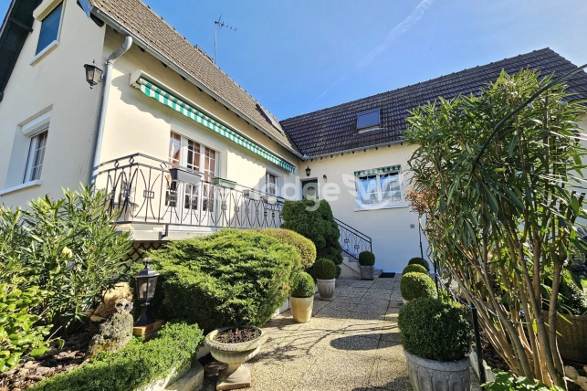 Maison à vendre 5 pièces de 161 m² à Conflans-Sainte-Honorine