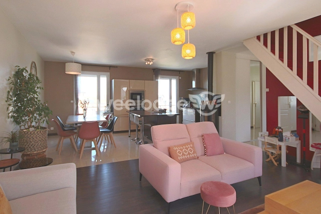 Maison à vendre 7 pièces de 145 m² à Chargé