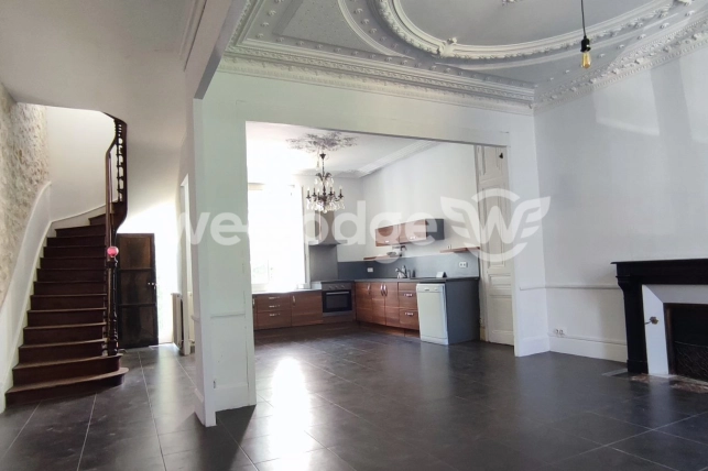 Maison à vendre 6 pièces de 210 m² à Ruelle-sur-Touvre