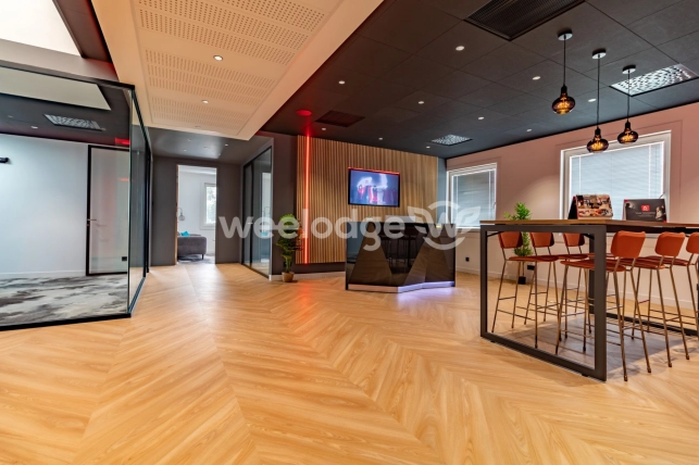 Local commercial à louer 9 pièces de 200 m² à Cergy