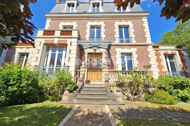 Maison à vendre 10 pièces de 250 m² à Conflans-Sainte-Honorine