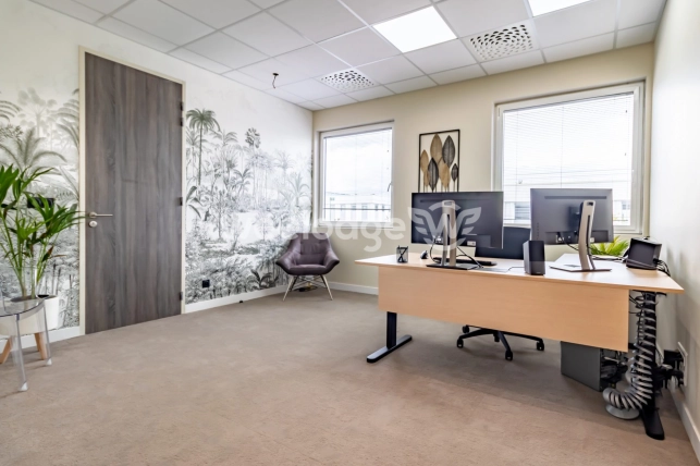 Local commercial à louer 3 pièces de 67 m² à Cergy