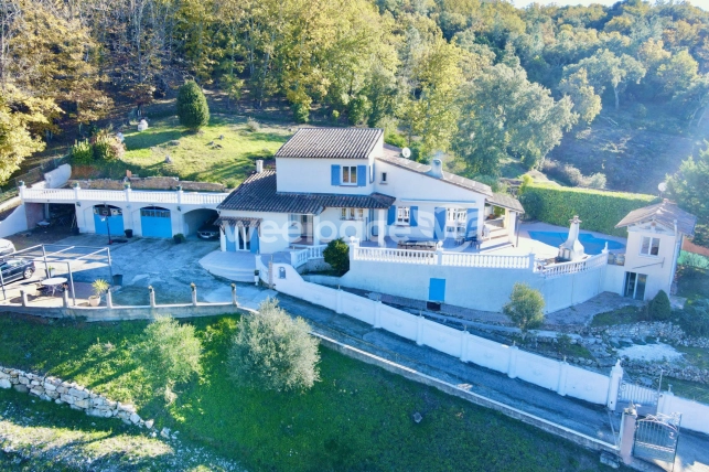 Maison à vendre 7 pièces de 168 m² à Les Adrets-de-l'Estérel