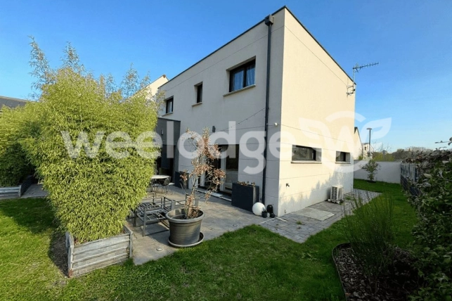 Maison à vendre 6 pièces de 142,15 m² à Jouy-le-Moutier