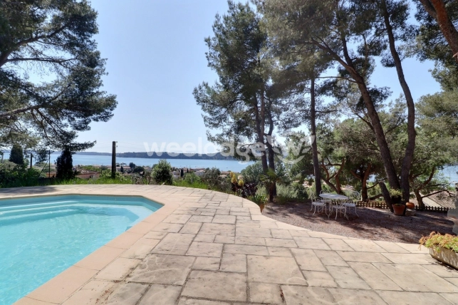 Maison à vendre 4 pièces de 127 m² à Saint-Chamas