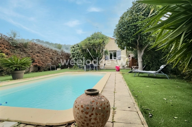 Maison à vendre 5 pièces de 156 m² à Saint-Chamas