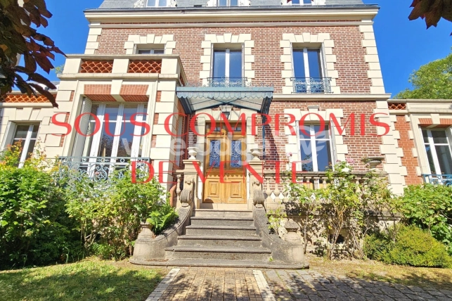 Maison à vendre 10 pièces de 250 m² à Conflans-Sainte-Honorine