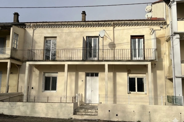 Immeuble à vendre à Meyrannes