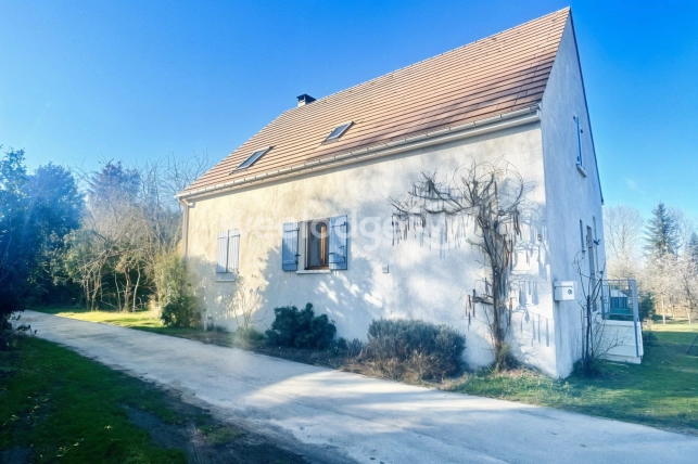 Maison à vendre 6 pièces de 142 m² à Jouy-le-Moutier