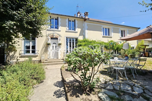 Maison à vendre 6 pièces de 133 m² à Conflans-Sainte-Honorine