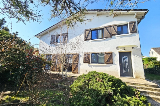 Maison à vendre 8 pièces de 156 m² à Conflans-Sainte-Honorine
