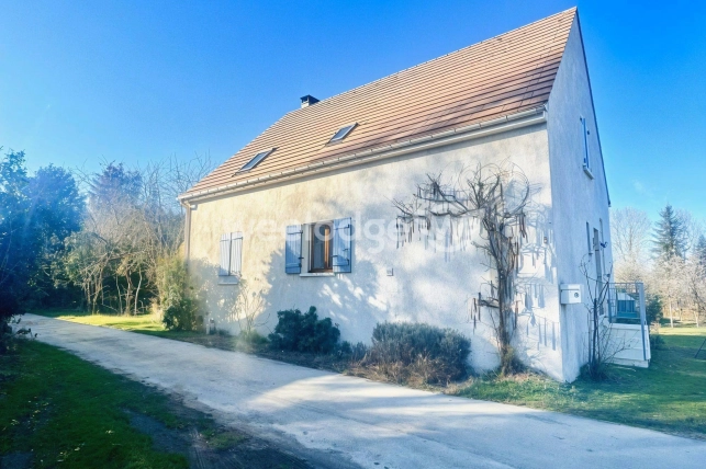 Maison à vendre 6 pièces de 142 m² à Jouy-le-Moutier