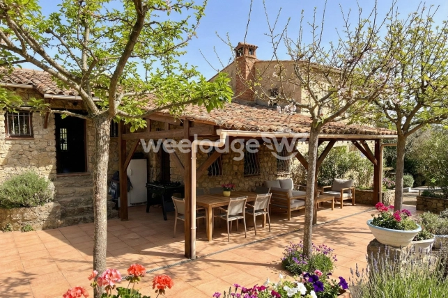 Maison à vendre 7 pièces de 228,74 m² à Saint-Paul-en-Forêt