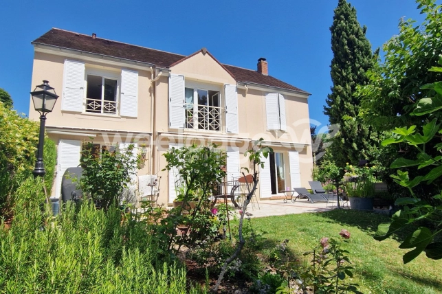 Maison à vendre 6 pièces de 145 m² à Neuville-sur-Oise