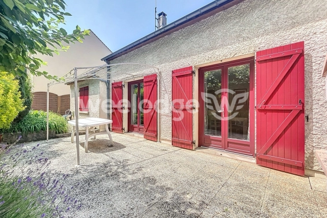 Maison à vendre 6 pièces de 184 m² à Jouy-le-Moutier