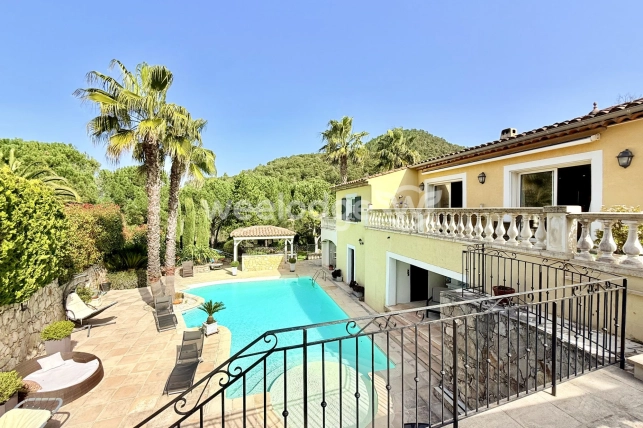 Maison à vendre 7 pièces de 205 m² à Mandelieu-la-Napoule