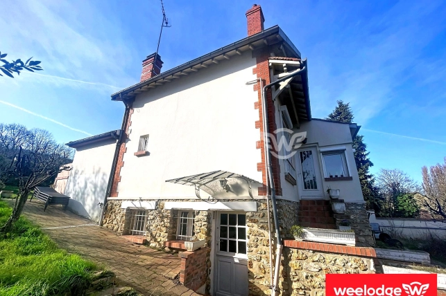 Maison à vendre 9 pièces de 158 m² à Vauréal