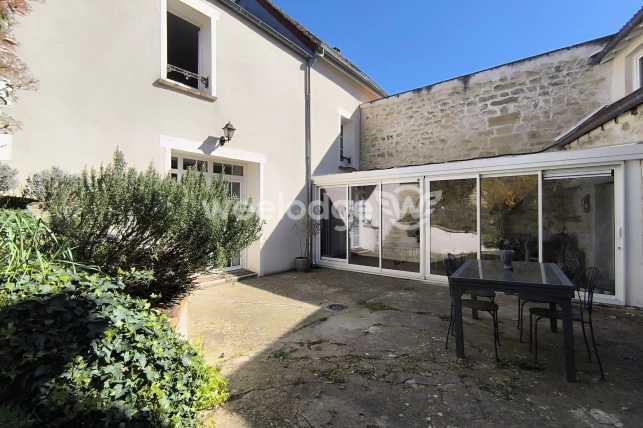 Maison à vendre 8 pièces de 190 m² à Jouy-le-Moutier