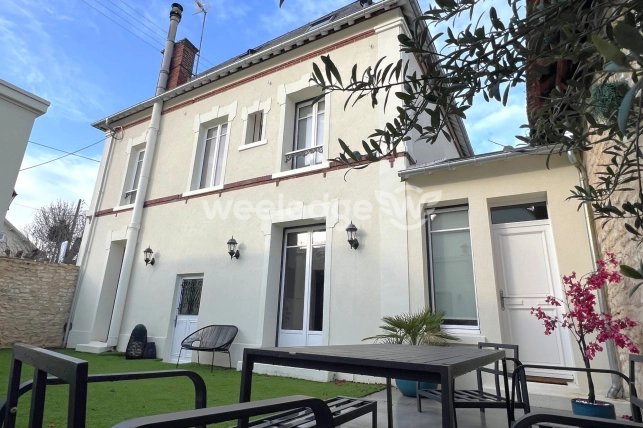 Maison à vendre 8 pièces de 165 m² à Mantes-la-Jolie
